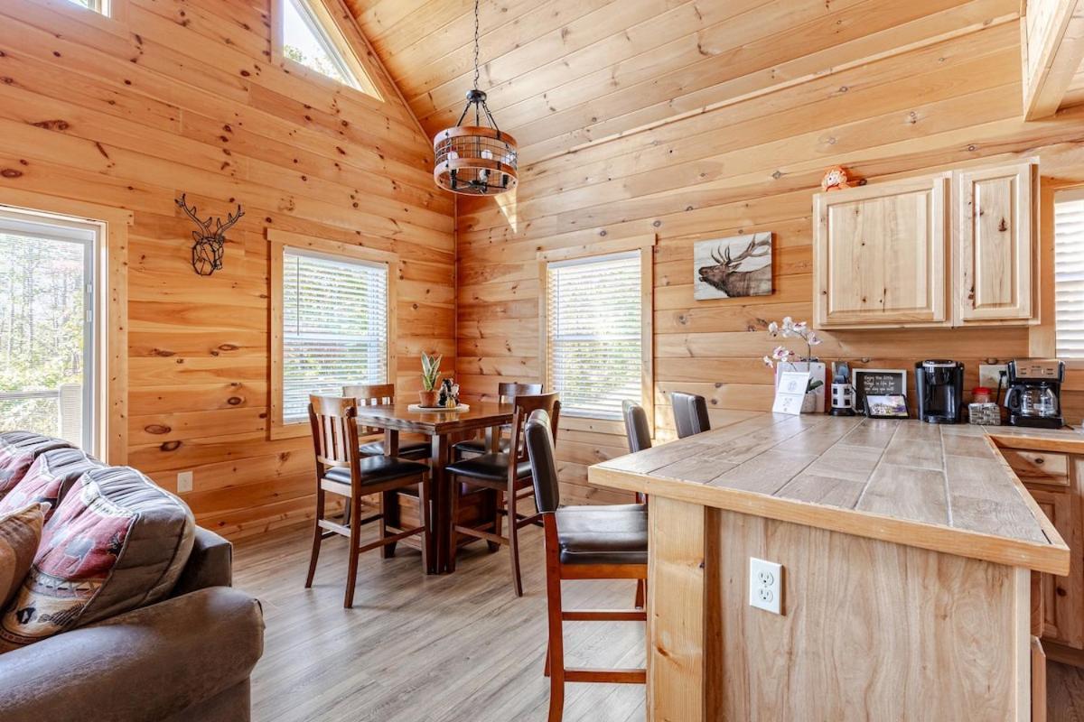 Twin Oaks Cabin Брайсон-Сити Экстерьер фото