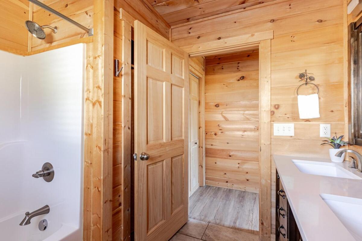 Twin Oaks Cabin Брайсон-Сити Экстерьер фото